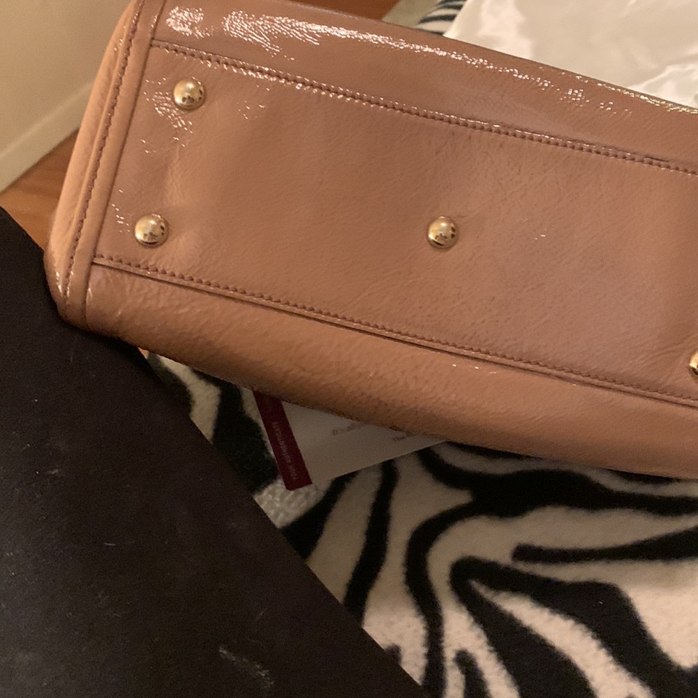 Patent leather Gucci Soho. The measurements are about: 9” tall, 13” wide and 5” - Picture 3 of 7